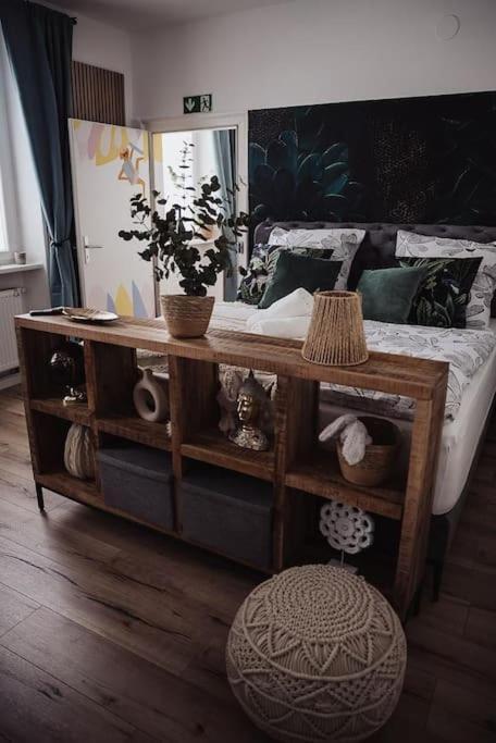 Cozy Dreams: Deluxe 2 Zimmer Apartment Küche — 4-Star Luxury Hotel in Nuernberg, Germany