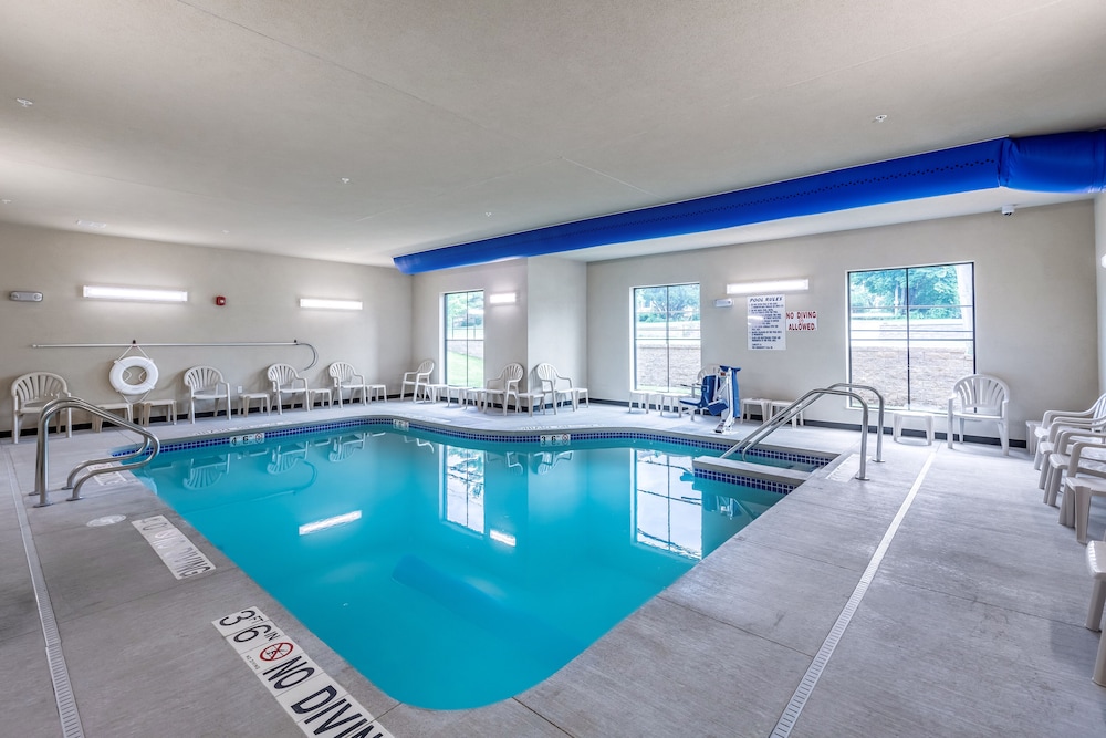 Cobblestone Hotel and Suites Janesville - photo 30