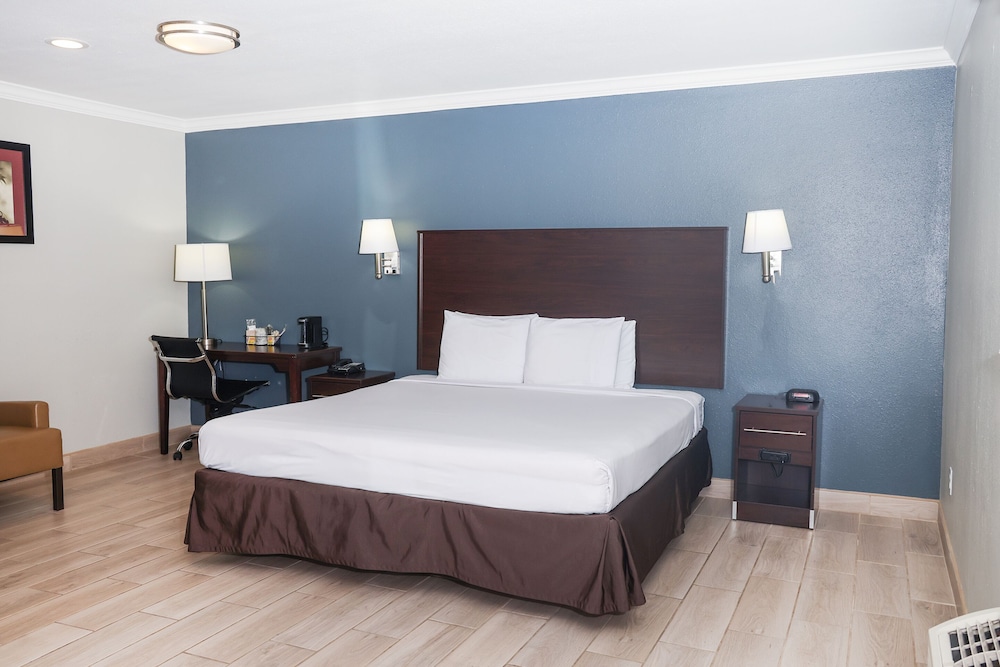 OYO Hotel McAllen Airport South - photo 47