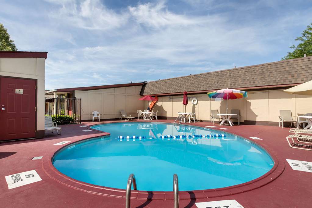 Rodeway Inn Auburn Hills Detroit - photo 26