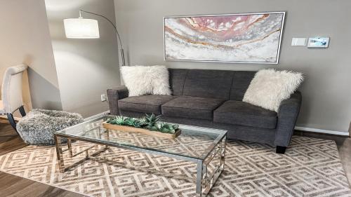 Charming 1BR Oasis Private Gated Pet Friendly — 4-Star Luxury Hotel in Houston, United States