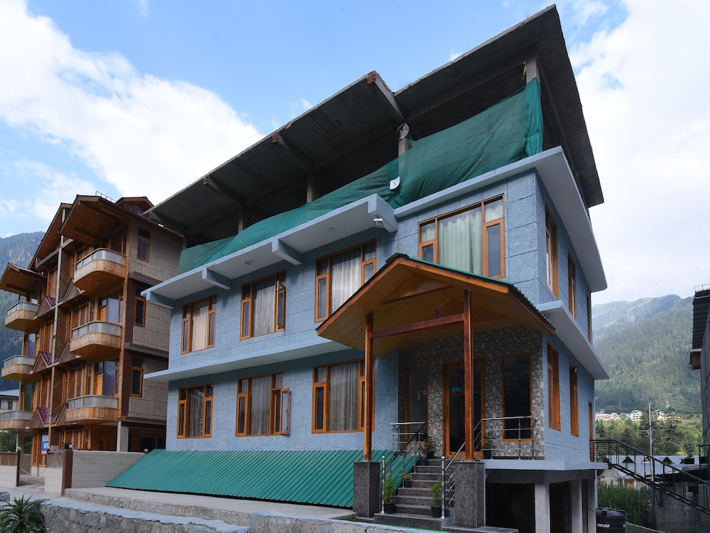 Tripli Hotels Conifer Wood Cottage pet-friendly hotel Manali