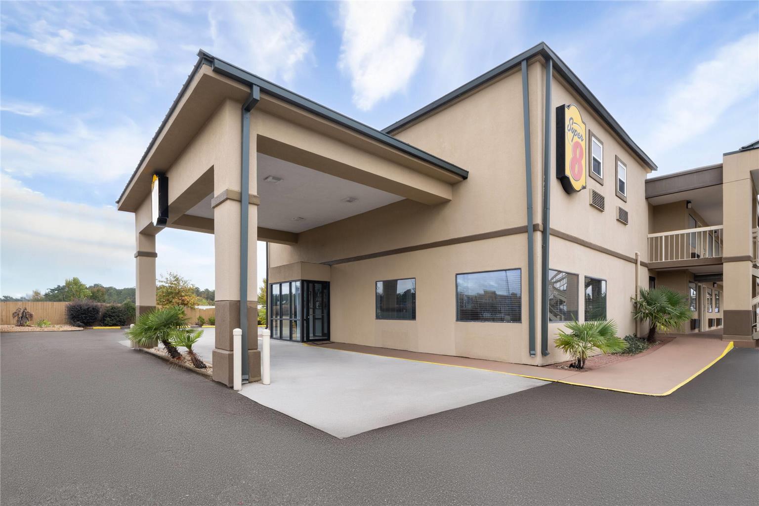 Super 8 by Wyndham Macon West in Macon, United States