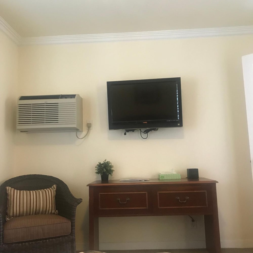 Bella Capri Inn - photo 16