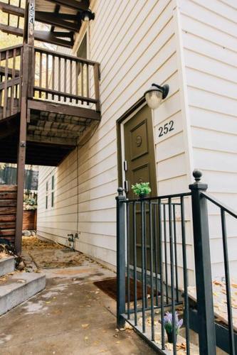 Cozy Apartment a few steps from The Capitol — 4-Star Luxury Hotel in Salt Lake City, United States