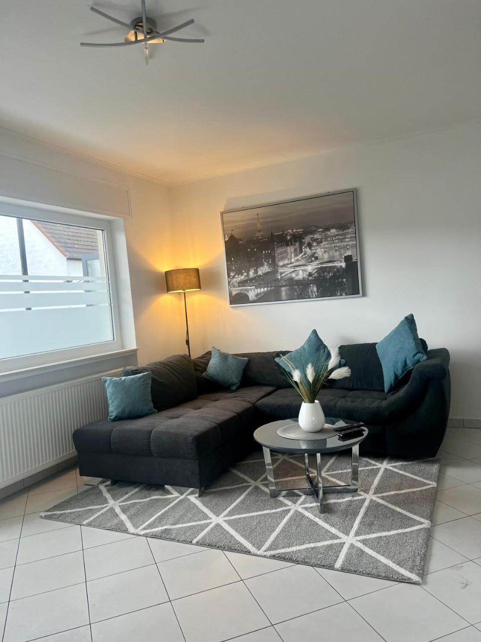 Traumhafte Kurstadt Apt Moderne 2ZKB Balkon P Platz 7 24 Flexible Check in — 4-Star Luxury Hotel in Bad Nauheim, Germany