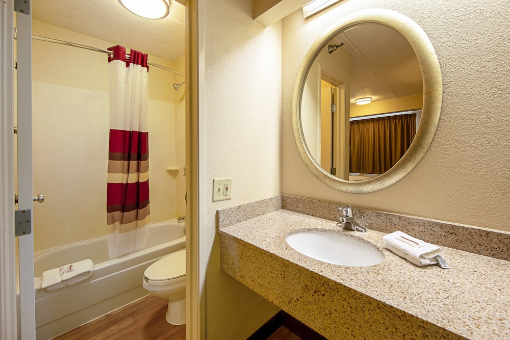 Red Roof Inn Charleston Kanawha City - photo 20
