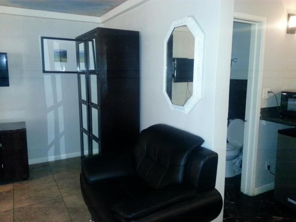 Sterling Gardens Hotel - photo 30