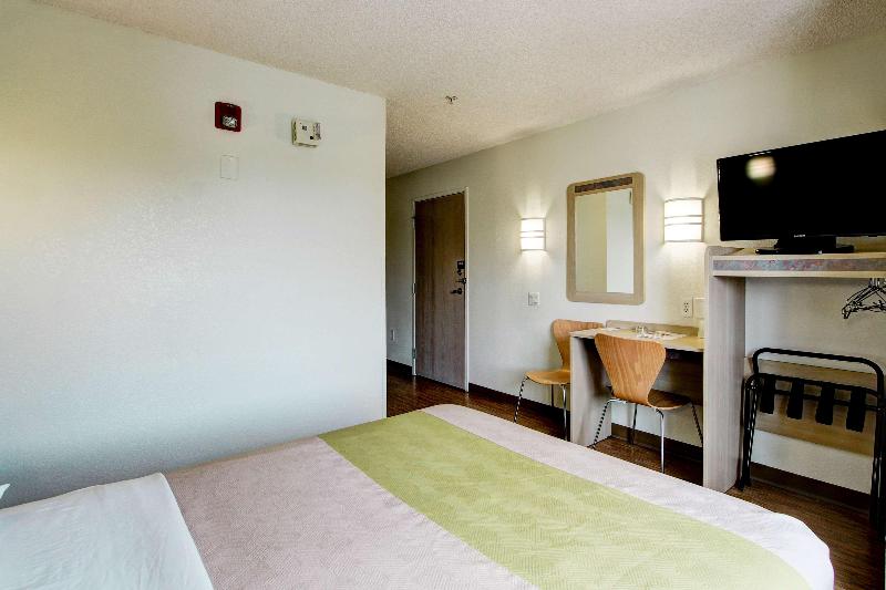 Super 8 by Wyndham Aurora East - photo 12