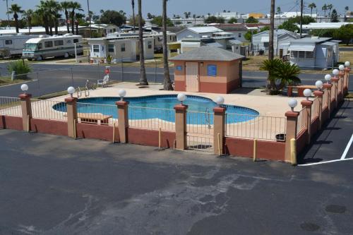 Deluxe Inn and Suites Weslaco - photo 21
