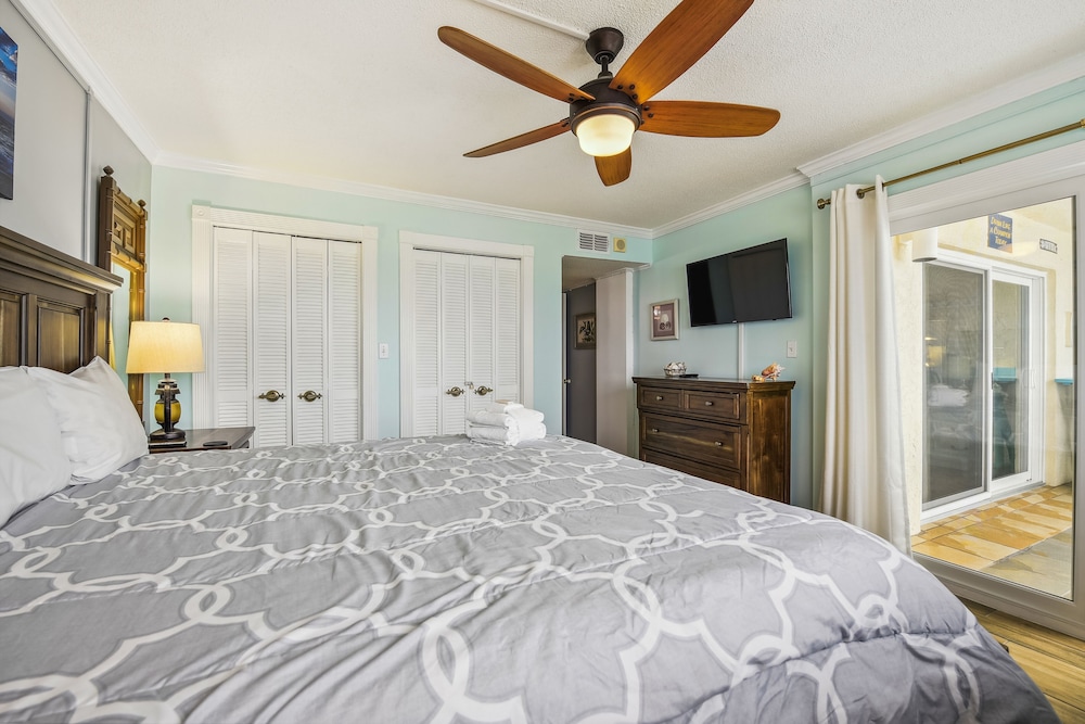 Regency Towers by Book That Condo - photo 17