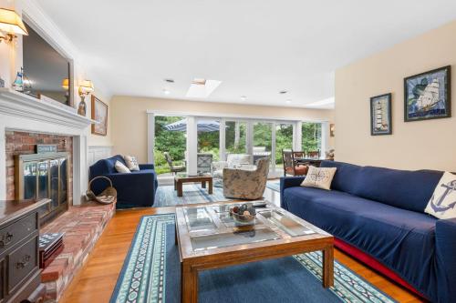 38 Monomoyic Way Chatham Poppy S Place — Chatham