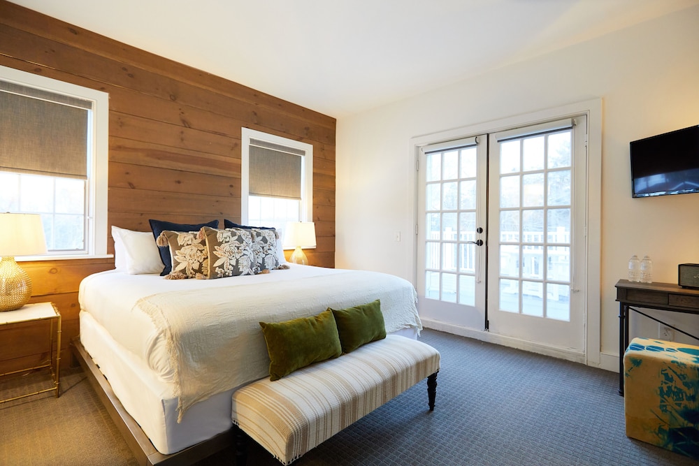 Shelter Harbor Inn - photo 15