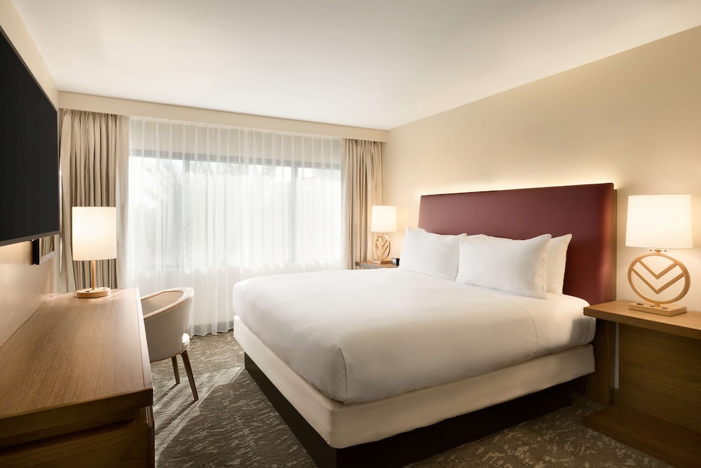 Embassy Suites by Hilton Phoenix Downtown North - photo 14