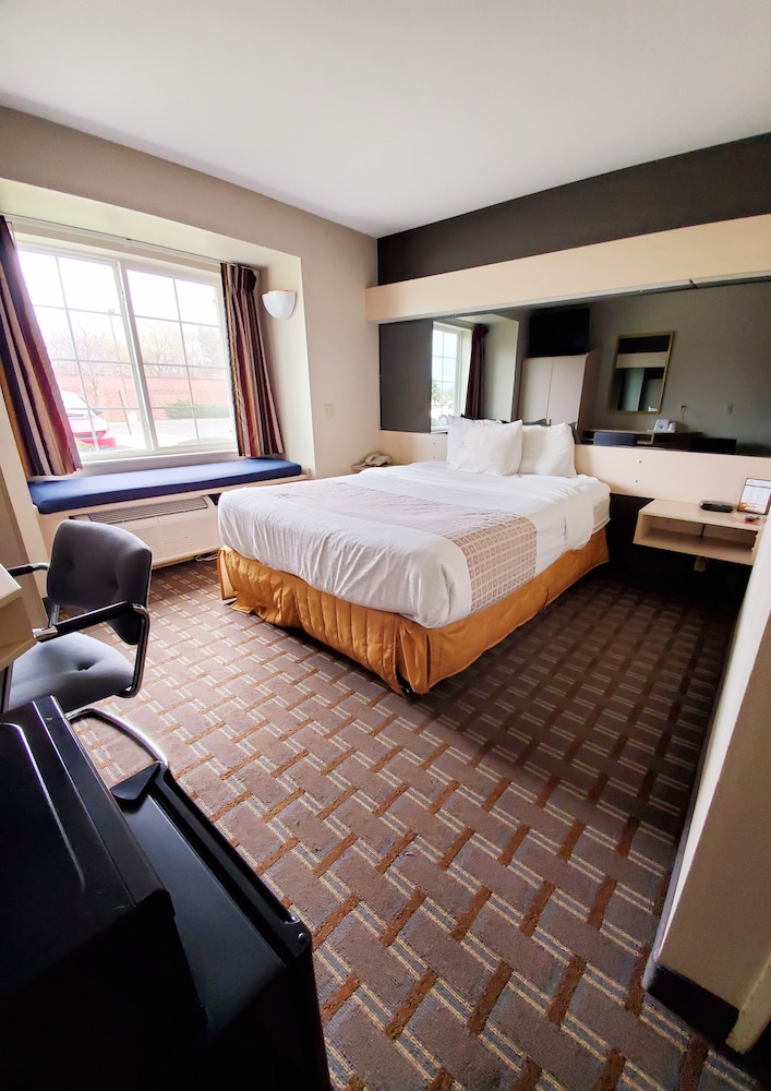 Americas Best Value Inn & Suites Racine - photo 12