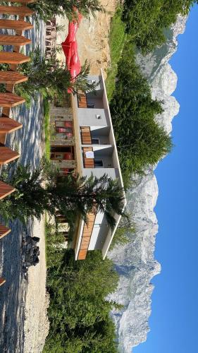 Trojet e Mija - carbon neutral hotel in Unknown City