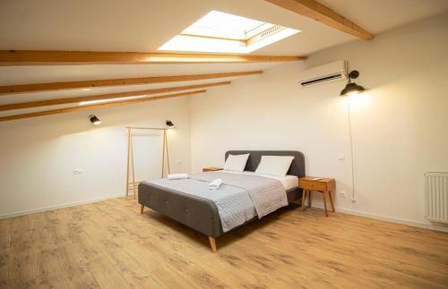 3BR Scenic Terrace Apt in Abanotubani By Wehost