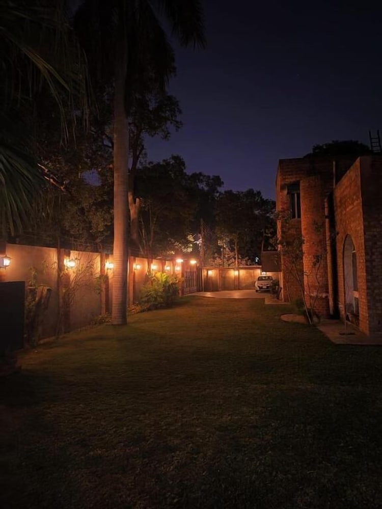 Le Green Manor - carbon neutral hotel in Lahore