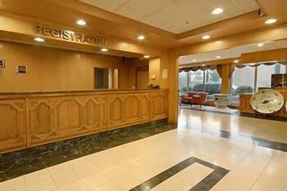 University Hotel & Suites - photo 3