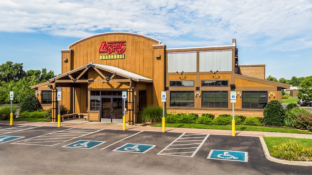 Hampton Inn Dickson - photo 46