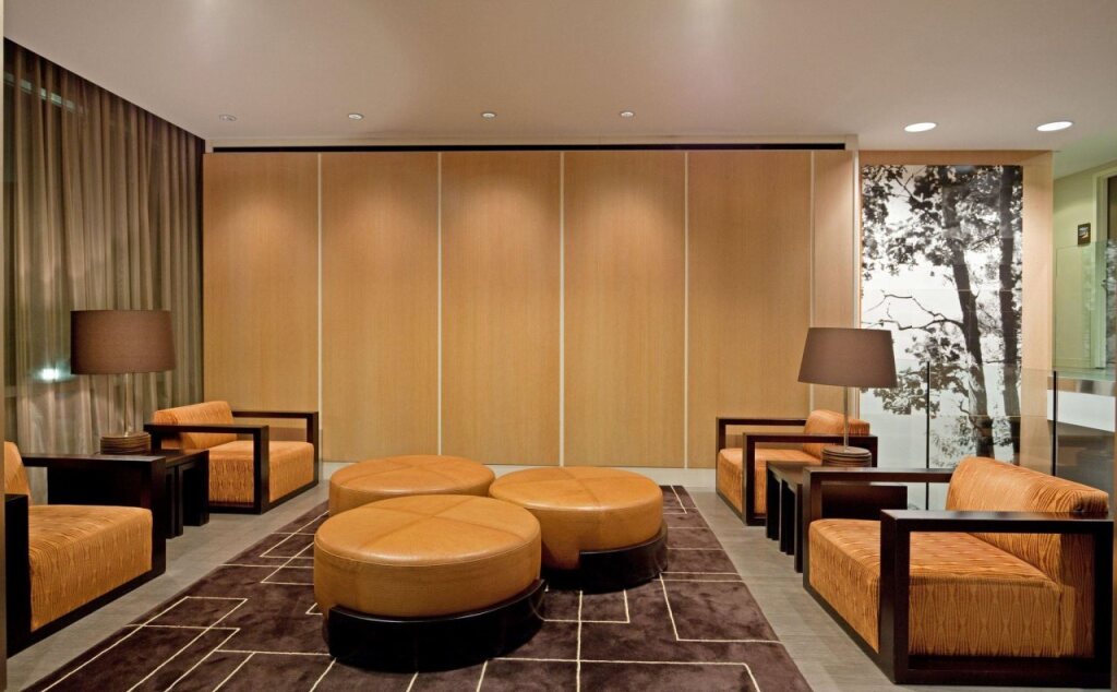 Hotel Indigo Boston Newton Riverside - photo 3
