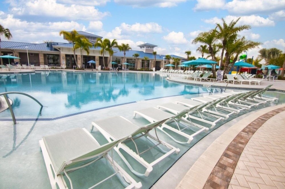 Daniel's Townhome Getaway At Windsor Island Resort 5 Bedroom Townhouse by Redawning Davenport - photo 42