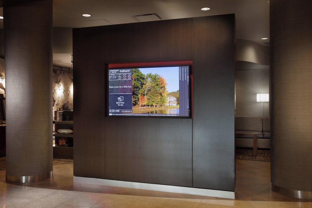 Courtyard by Marriott Fayetteville - photo 14