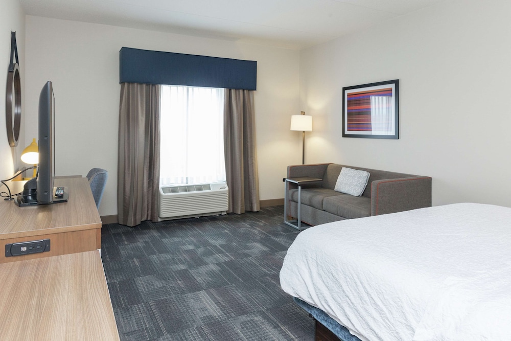 Hampton Inn & Suites Morgantown University Town Centre - photo 24