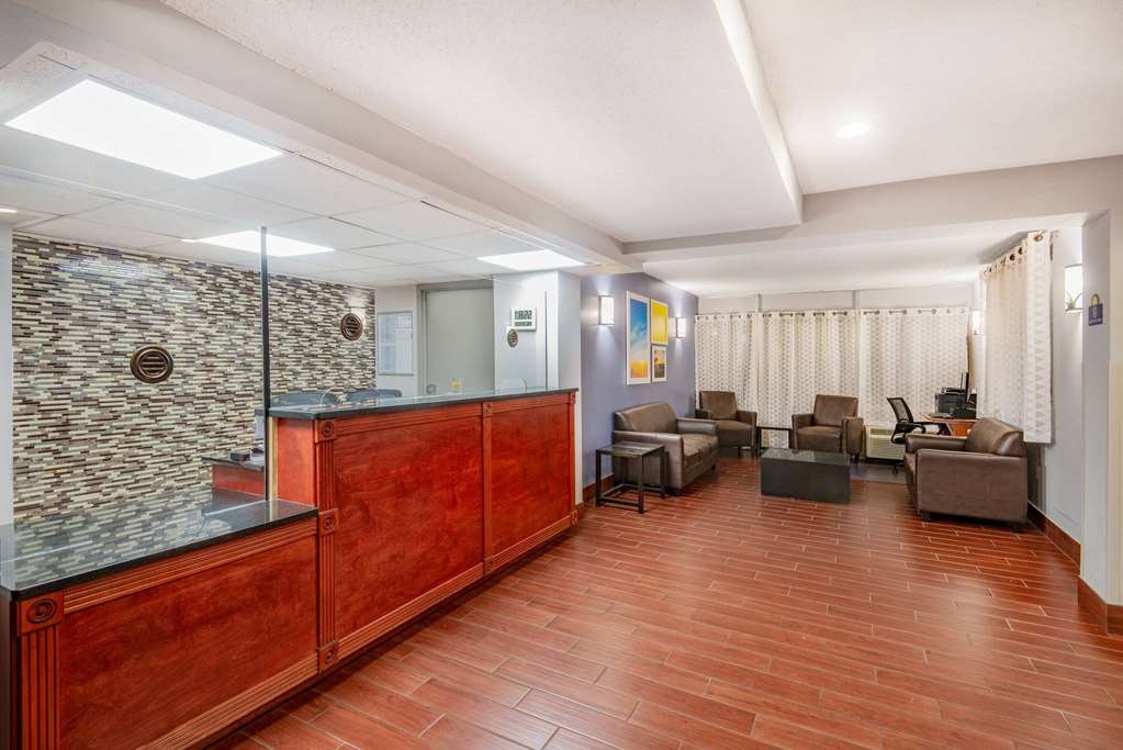 Days Inn by Wyndham Charlottesville University Area - photo 8