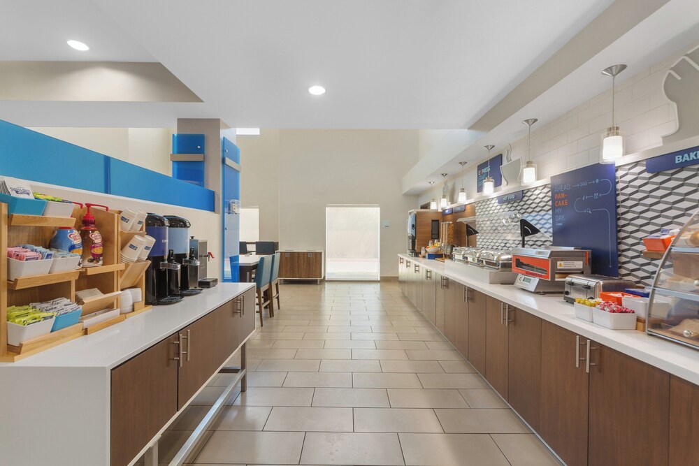 Holiday Inn Express & Suites Houston NW Tomball Area by IHG - photo 61