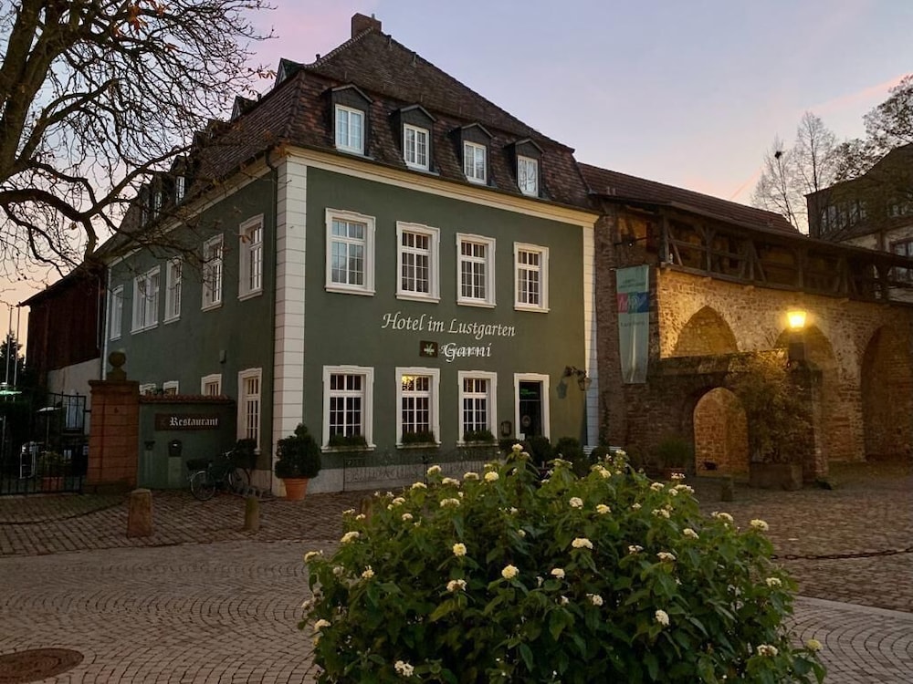 Hotel im Lustgarten — hotel in Ladenburg