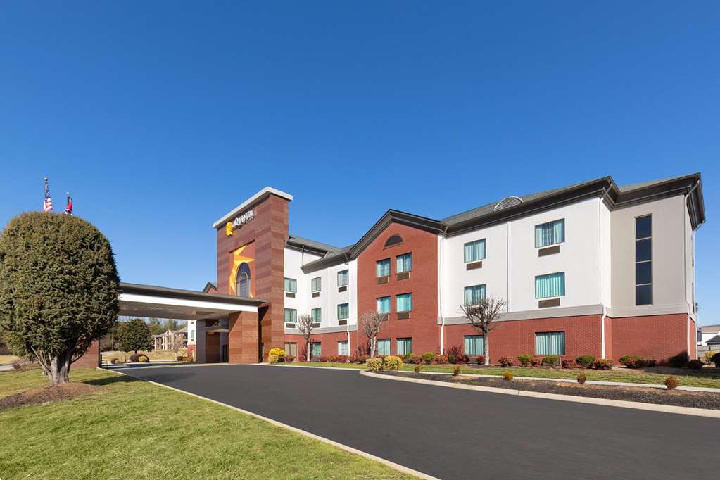 La Quinta Inn & Suites by Wyndham Loudon - photo 3