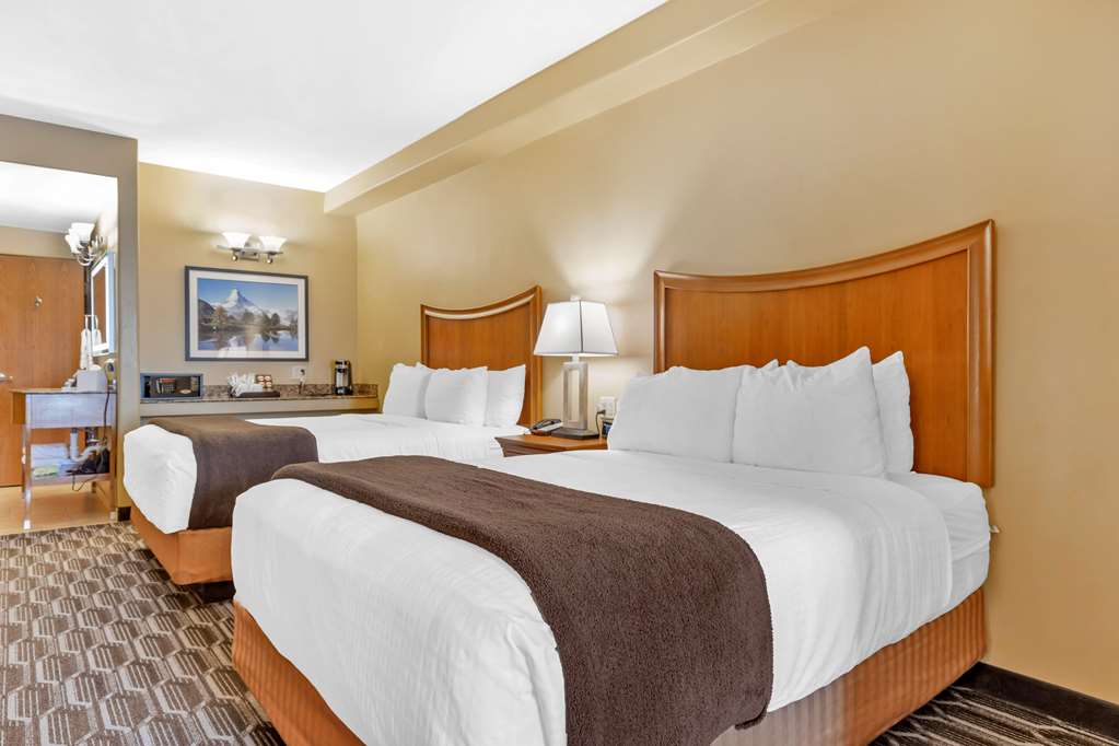 Best Western Plus Swiss Chalet Hotel & Suites - photo 32