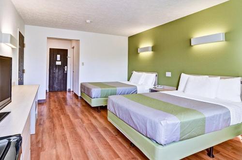 Economy Inn Pittsburgh Airport - photo 7