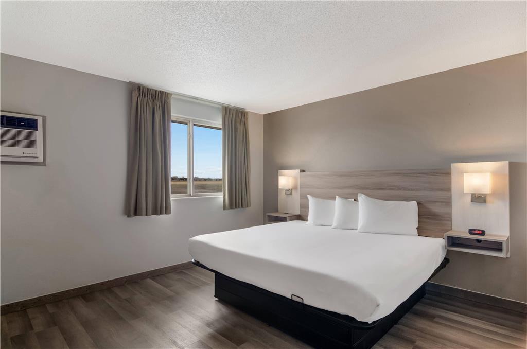 Econo Lodge Scottsbluff NE - photo 9