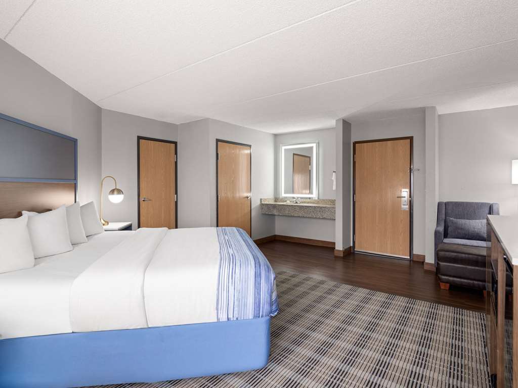 AmericInn by Wyndham Shakopee Near Canterbury Park - photo 14