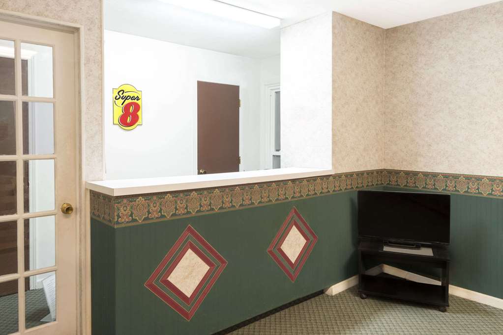 Super 8 by Wyndham Taylorville IL - photo 3