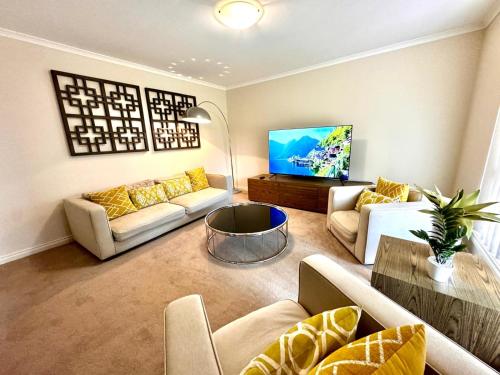 Adelaide Hills 4 bed home near Hahndorf Mt Barker — 4-Star Luxury Hotel in Nairne, Australia
