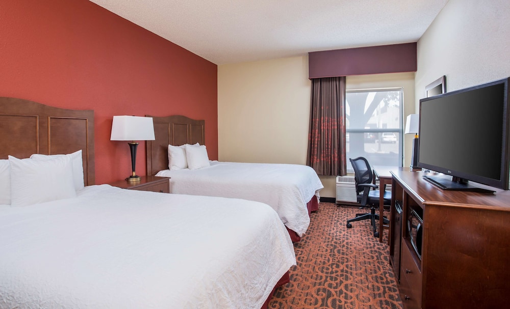 Hampton Inn Shawnee - photo 13