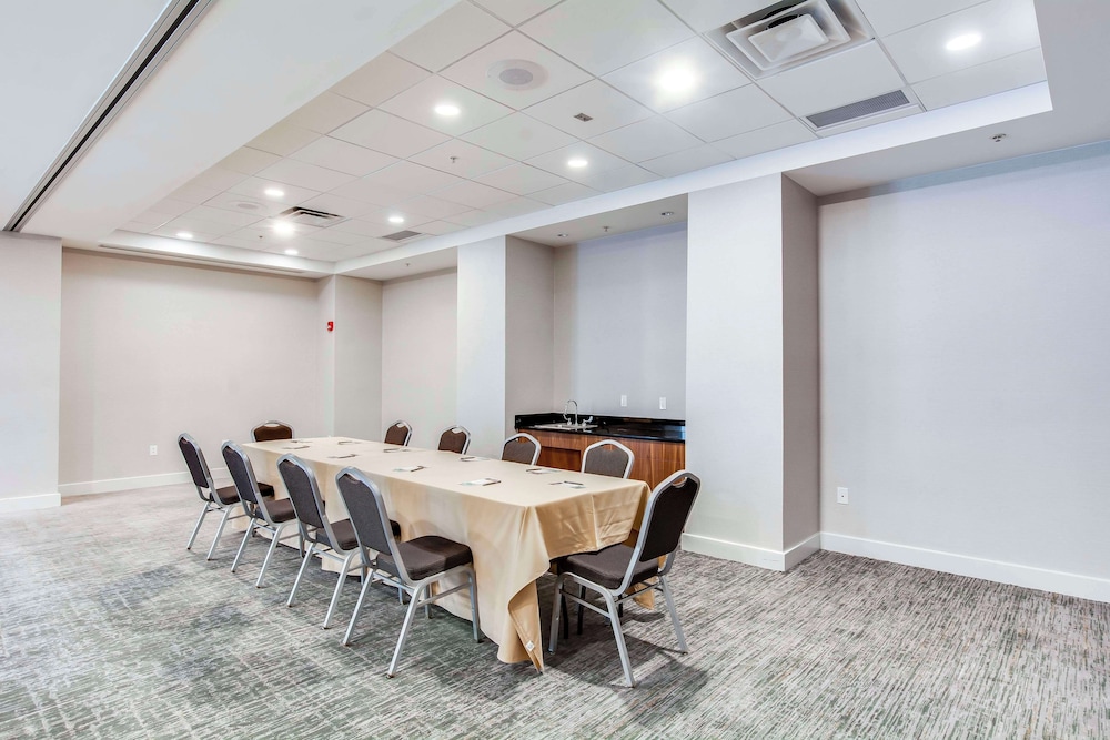 Embassy Suites Louisville East - photo 119