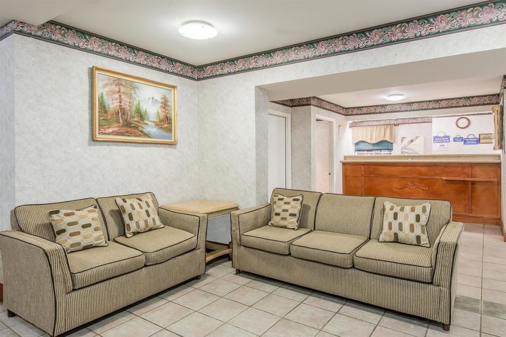 Greenwoods Inn & Suites - photo 13