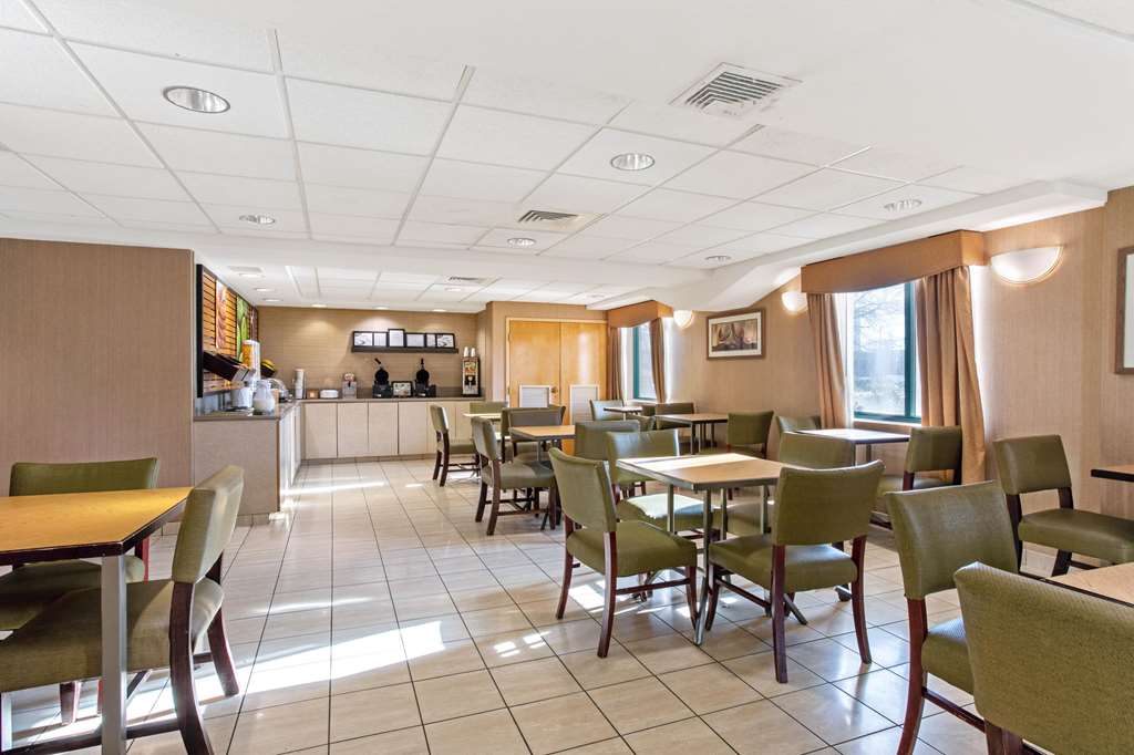 La Quinta Inn & Suites by Wyndham Boston Somerville - photo 57