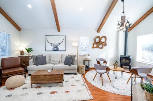 Bluebird Day Mountain Escape - last minute hotel in Bend