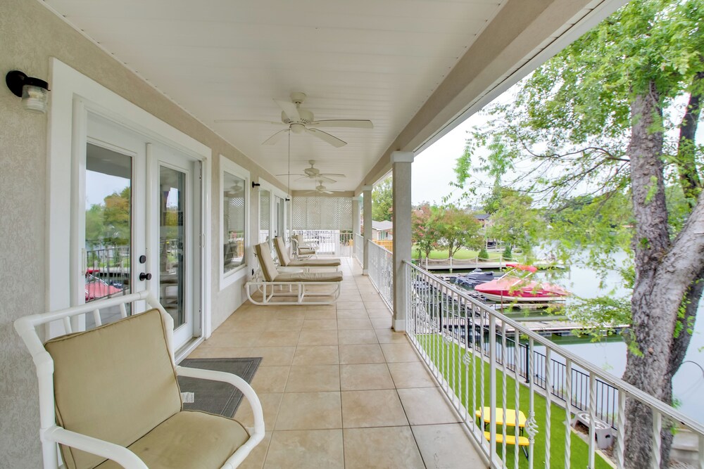 Lakefront Hot Springs Duplex w Shared Dock - photo 3