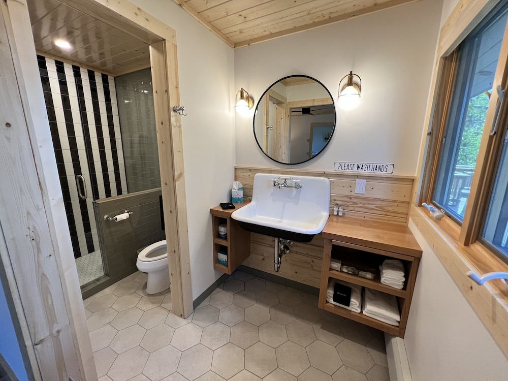 Thomsonite Beach Inn - photo 65