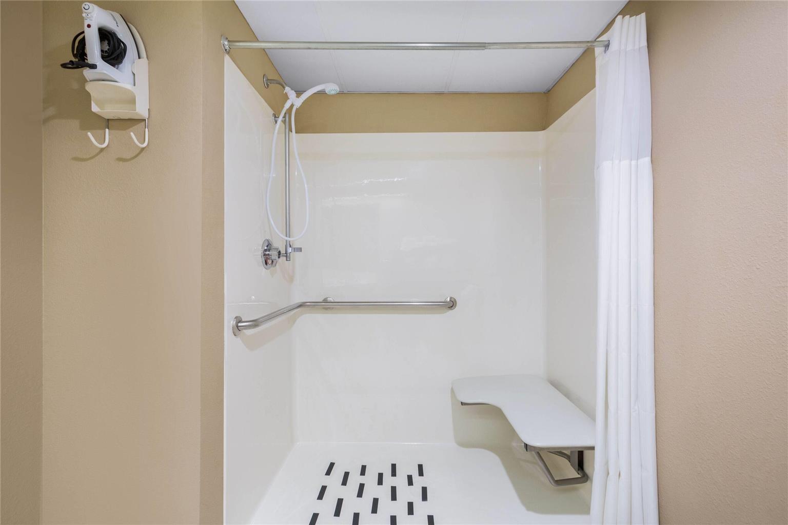 Days Inn & Suites by Wyndham Cuba - photo 16