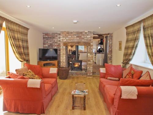 Clawdd Offa Barn — 4-Star Luxury Hotel in Penyffordd, United Kingdom