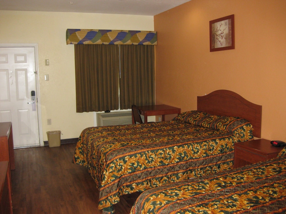 Scottish Inn and Suites - photo 3