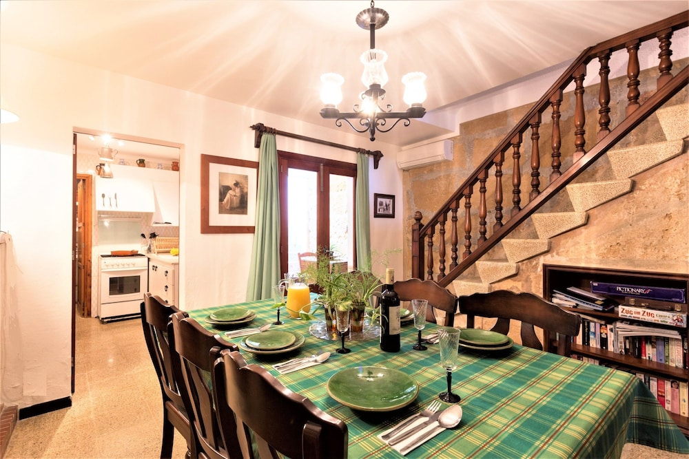 Owl Booking Villa Padrina Walking to the Old Town — 4-Star Luxury Hotel in Pollenca, Spain