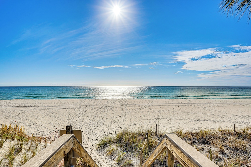 Walk to Beach: PCB Gem w Community Pool Access — 4-Star Luxury Hotel in Panama City Beach, United States